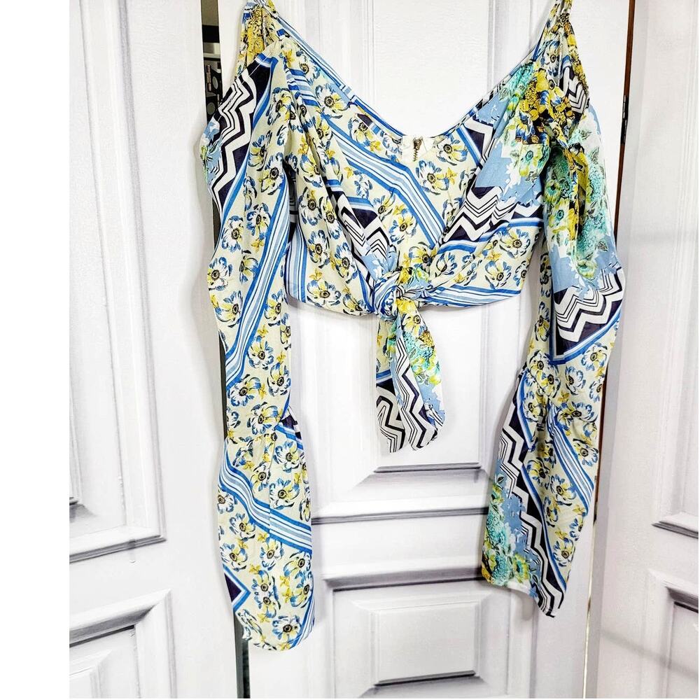 EUC AKIRA Floral Cropped Wrap Bell Sleeve Top - Small - Picture 3 of 13
